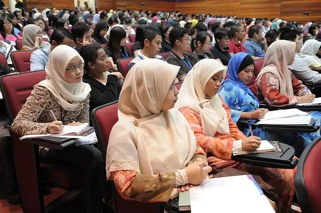 Education’s Shifting Landscape: On-Campus vs. Online